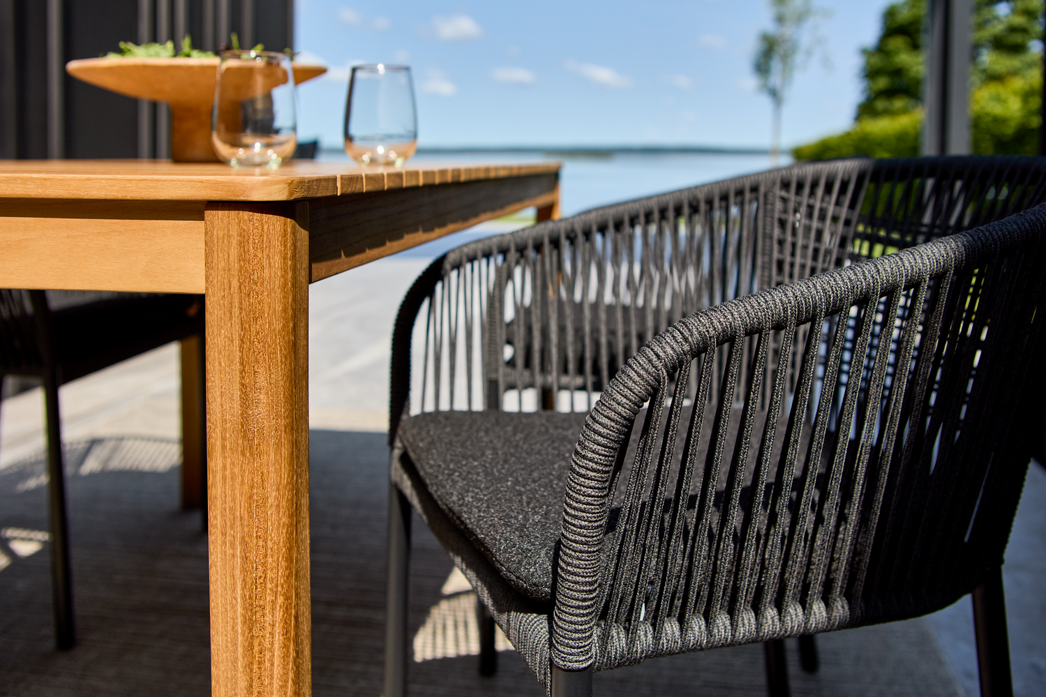 Delta stol med armlæn Sort/Teddy Black