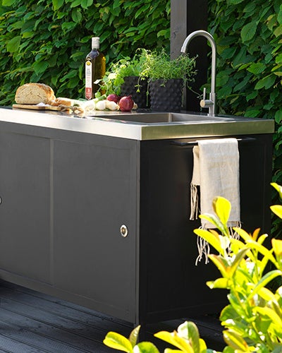 Coldstream_outdoor_kitchen_400x500.jpg