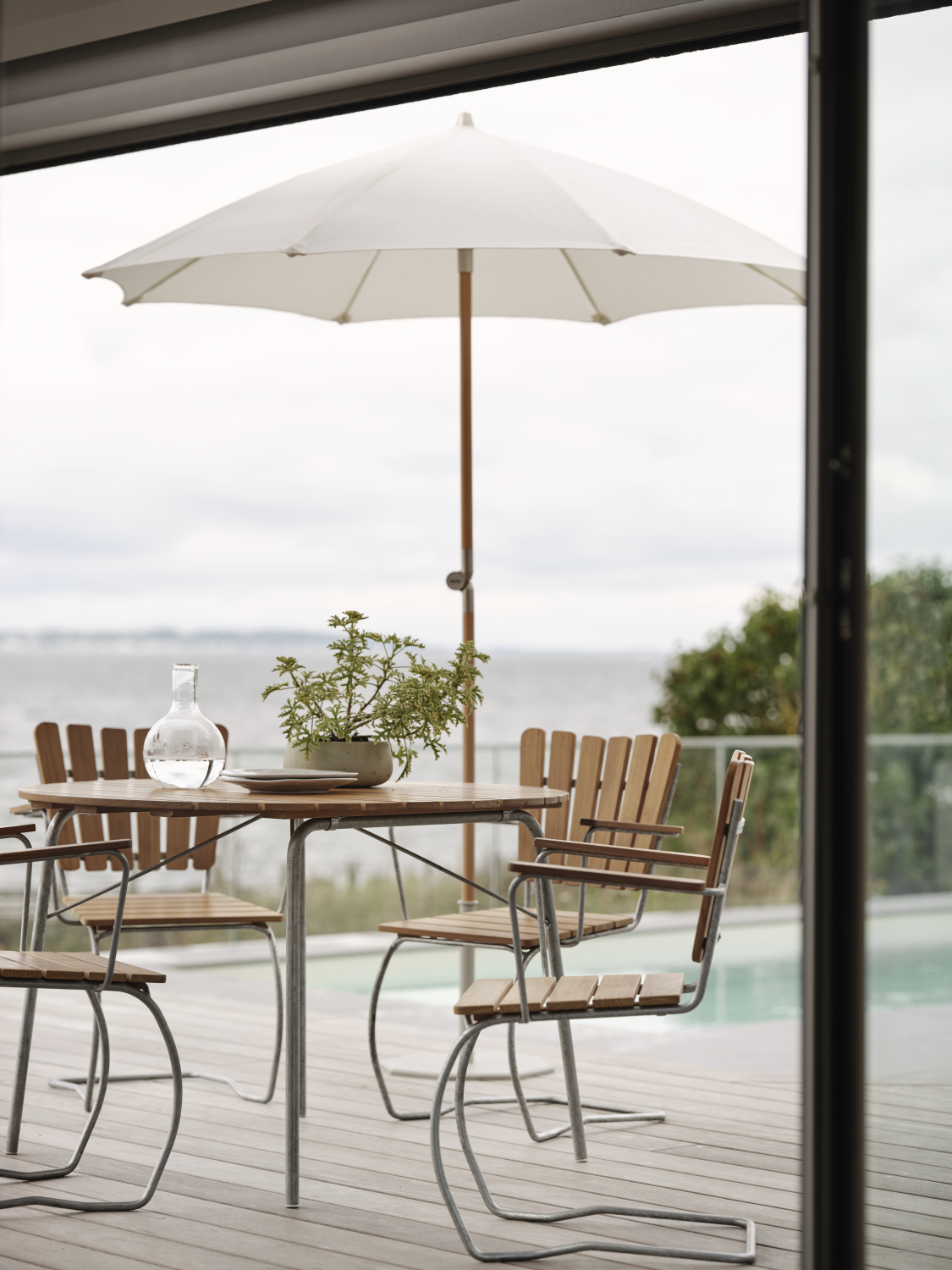 56:an stol med armlæn Natur/grå