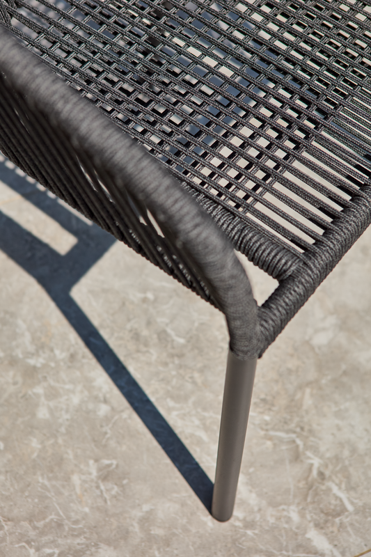 Delta stol med armlæn Sort/Teddy Black