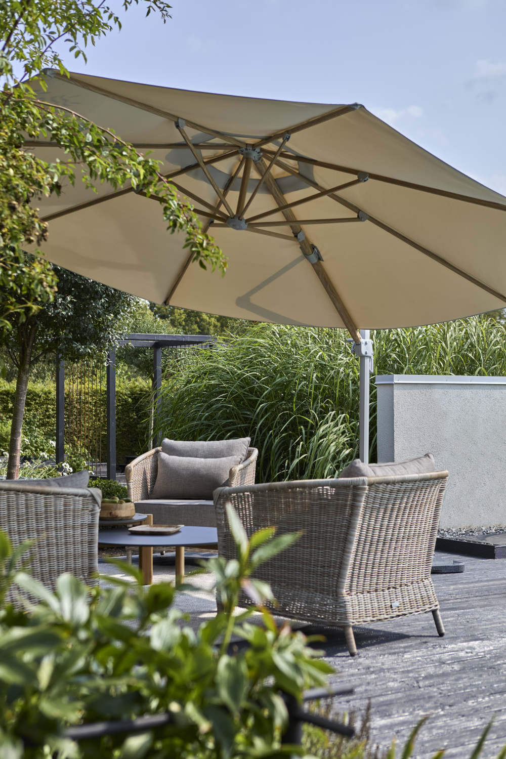 Luzzi frithængende parasol Khaki/Light Grey