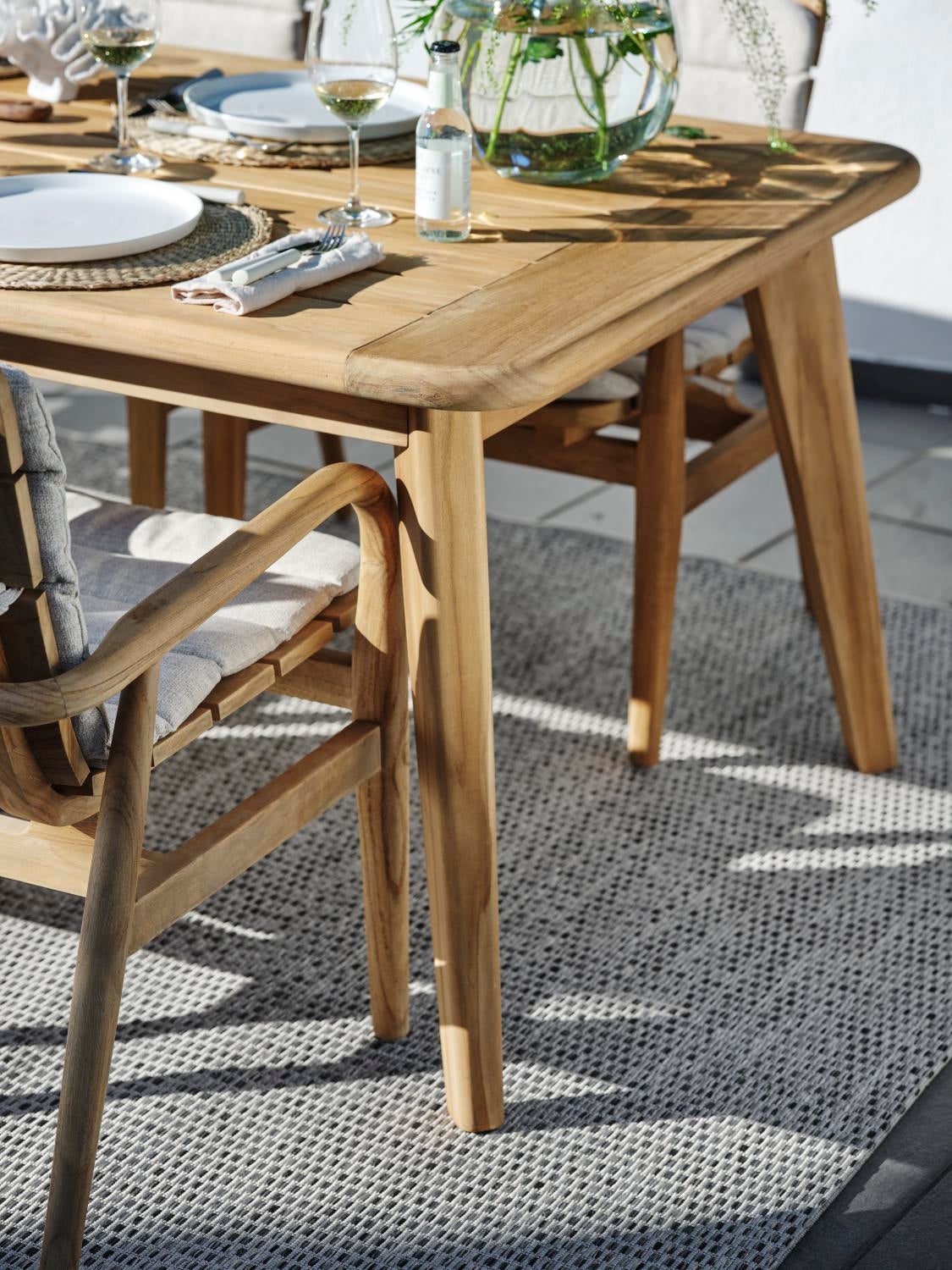 Lilja spisebord Natur